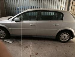 Grau Gebraucht 2000 Opel Signum Kleinwagen | 650 €
