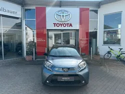 Grau Gebraucht 2024 Toyota Aygo Team Kleinwagen | 15.980 € (Fairer Preis)