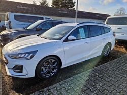 Frostweiß Gebraucht 2024 Ford Focus ST-Line Kombi | 22.895 € (Fairer Preis)