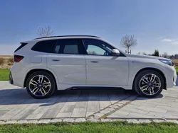 Weiß Gebraucht 2023 BMW iX1 M Sport SUV | 49.900 €