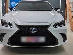 Weiß Gebraucht 2019 Lexus ES300 Limousine | 21.900 €