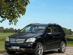 Schwarz Gebraucht 2006 Mercedes ML320 SUV | 5.600 €