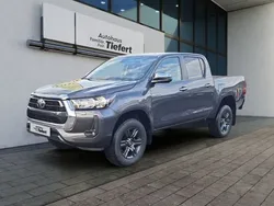 Grau Neu 2024 Toyota HiLux Comfort Abholung | 47.980 € (Etwas zu teuer)