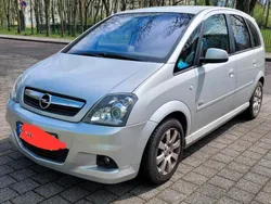 Grau Gebraucht 2010 Opel Meriva Van / Kleinbus | 2.888 € (Fairer Preis)