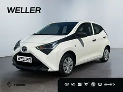Weiss Gebraucht 2018 Toyota Aygo Business Edition Kleinwagen | 8.580 € (Fairer Preis)