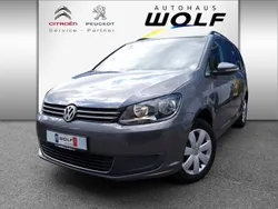 Grau Gebraucht 2015 VW Touran Comfortline Van / Kleinbus | 9.900 € (Guter Preis)