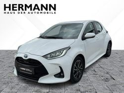 Weiß Gebraucht 2022 Toyota Yaris Hybrid Team Kleinwagen | 19.710 € (Fairer Preis)
