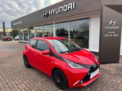 Rot Gebraucht 2015 Toyota Aygo X-play Kleinwagen | 6.590 € (Fairer Preis)