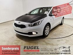 Carraraweiss Gebraucht 2014 Kia Ceed Attract Kleinwagen | 5.869 € (Fairer Preis)