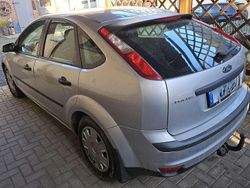 Silber Gebraucht 2005 Ford Focus Trend Limousine | 850 € (Superpreis)