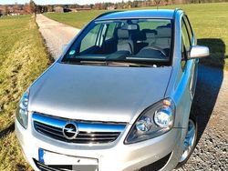 Silber Gebraucht 2014 Opel Zafira Family Van / Kleinbus | 5.200 € (Fairer Preis)