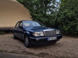 Blau Gebraucht 1990 Mercedes E230 Limousine | 6.000 €
