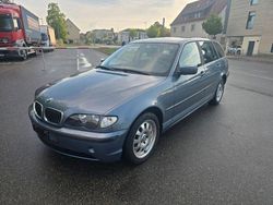 Grau Gebraucht 2002 BMW 320 Kombi | 2.499 € (Fairer Preis)