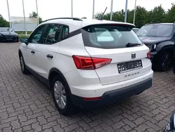 Candy weiß candy weiß candy weiß Gebraucht 2021 Seat Arona Reference SUV | 14.997 € (Fairer Preis)