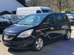 Schwarz Gebraucht 2011 Opel Meriva Design Edition Van / Kleinbus | 2.500 € (Superpreis)