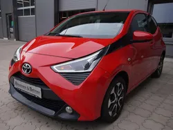 Vulkanorot Gebraucht 2020 Toyota Aygo X-play Kleinwagen | 9.870 € (Fairer Preis)