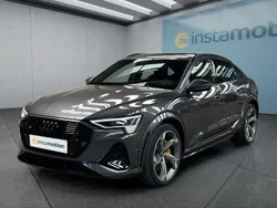 Grau Gebraucht 2022 Audi e-tron SUV | 50.299 € (Etwas zu teuer)