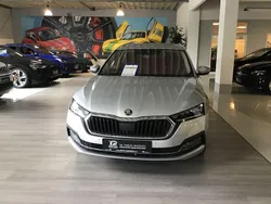 Silber Gebraucht 2022 Skoda Octavia Style Kombi | 20.999 € (Guter Preis)