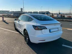 Weiß Gebraucht 2022 Tesla Model 3 Performance Limousine | 35.000 € (Etwas zu teuer)