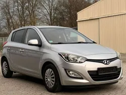 Sleek silver / met Gebraucht 2013 Hyundai i20 Edition Kleinwagen | 5.490 € (Etwas zu teuer)