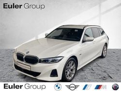 Weiss Gebraucht 2022 BMW 320e Sport Line Kombi | 27.277 € (Guter Preis)