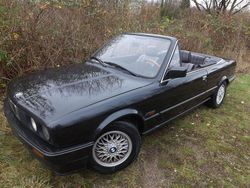 Schwarz Gebraucht 1991 BMW 318 Cabriolet Cabrio | 9.850 €