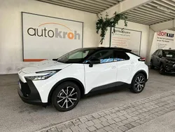 Weiß Gebraucht 2024 Toyota C-HR Team SUV | 33.990 €