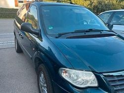 Grün Gebraucht 2004 Chrysler Voyager Van / Kleinbus | 2.000 € (Fairer Preis)