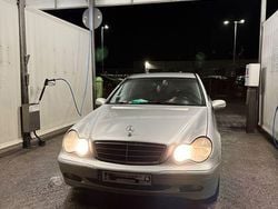 Grau Gebraucht 2001 Mercedes C180 Classic Limousine | 1.200 € (Fairer Preis)