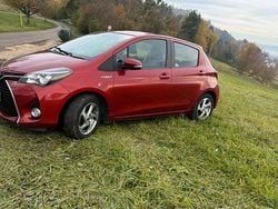 Rot Gebraucht 2014 Toyota Yaris Hybrid Kleinwagen | 9.000 € (Fairer Preis)
