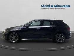 Mythosschwarz metallic Gebraucht 2024 Audi A3 Sportback S-Line Limousine | 32.508 € (Guter Preis)