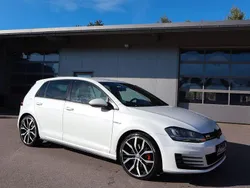 Oryxweiss Gebraucht 2016 VW Golf VII Business Limousine | 14.985 € (Guter Preis)