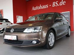 Braun Gebraucht 2012 VW Jetta Comfortline Limousine | 3.490 € (Guter Preis)