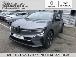Grau Neu 2024 Renault Mégane Equilibre Limousine | 31.880 €