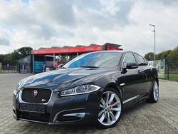 Grau Gebraucht 2015 Jaguar XF S Limousine | 15.499 € (Teuer)