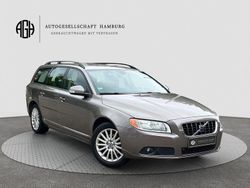 Grau Gebraucht 2008 Volvo V70 Momentum Kombi | 9.999 €