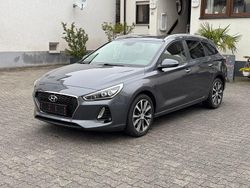Grau Gebraucht 2017 Hyundai i30 Trend Kombi | 12.499 € (Fairer Preis)