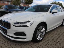Weiß Gebraucht 2020 Volvo V90 Momentum Kombi | 31.000 € (Etwas zu teuer)