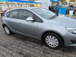 Grau Gebraucht 2015 Opel Astra Selection Limousine | 5.900 € (Superpreis)
