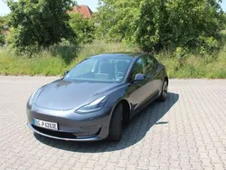 Grau Gebraucht 2021 Tesla Model 3 Long Range Limousine | 32.000 € (Etwas zu teuer)