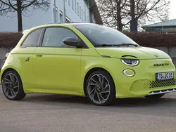 Acid green Gebraucht 2023 Abarth 500e Scorpionissima Kleinwagen | 29.990 € (Fairer Preis)