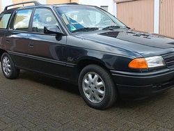 Blau Gebraucht 1993 Opel Astra Club Kombi | 2.790 €