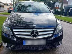 Schwarz Gebraucht 2014 Mercedes B180 Van / Kleinbus | 11.699 € (Fairer Preis)
