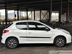Weiß Gebraucht 2011 Peugeot 206+ Kleinwagen | 2.650 €