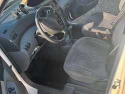 Weiß Gebraucht 2001 Toyota Yaris Kombi | 1.700 € (Superpreis)