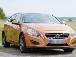 Orange Gebraucht 2011 Volvo S60 Momentum Limousine | 7.900 €