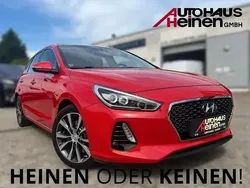 Rot Gebraucht 2017 Hyundai i30 Premium Limousine | 14.490 € (Fairer Preis)