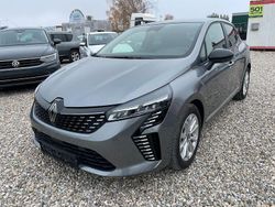 Grau Gebraucht 2025 Renault Clio V Evolution Limousine | 17.550 € (Guter Preis)