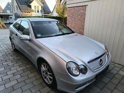 Grau Gebraucht 2003 Mercedes C220 Kleinwagen | 3.000 €