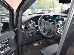 Schwarz Gebraucht 2023 Mercedes V300 Exclusive Van / Kleinbus | 73.000 € (Fairer Preis)